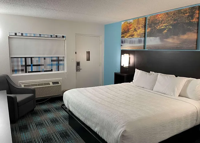 Days Inn By Wyndham Calhoun Ga I-75 And Us-41